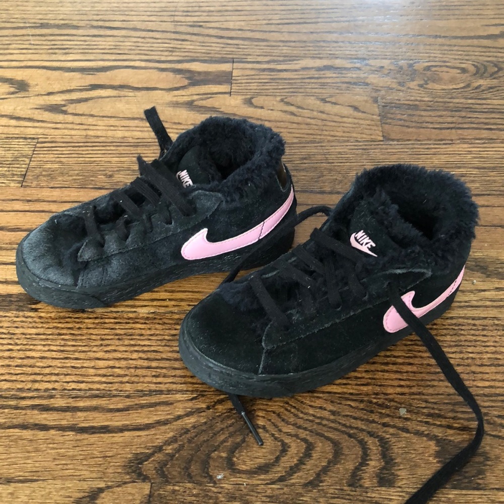 Nike Girls Faux Fur Lined Sneakers